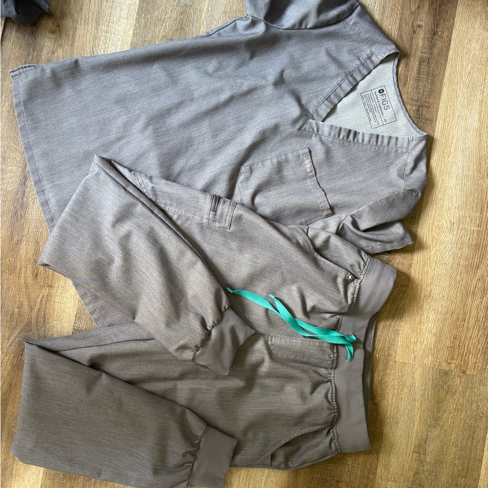 Figs Gray Scrub Set with Teal Drawstring Accent